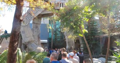 The 30th Anniversary of Star Tours at Disney World - NEW Galaxy’s Edge Droids
