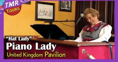 Piano Lady - United Kingdom Pavilion - Epcot