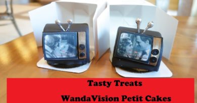Trying the WandaVision Petit Cake from Amorette's Pattiserie!