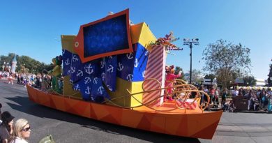 Walt Disney World Thanksgiving 2019 - Holiday Decor and Parade