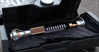 Finally Buying The Luke Skywalker Legacy Lightsaber (ROTJ) In Galaxy’s Edge WDW - Unboxing & Review